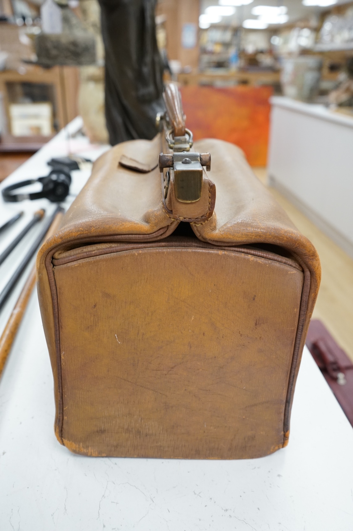 An early 20th century Gladstone bag